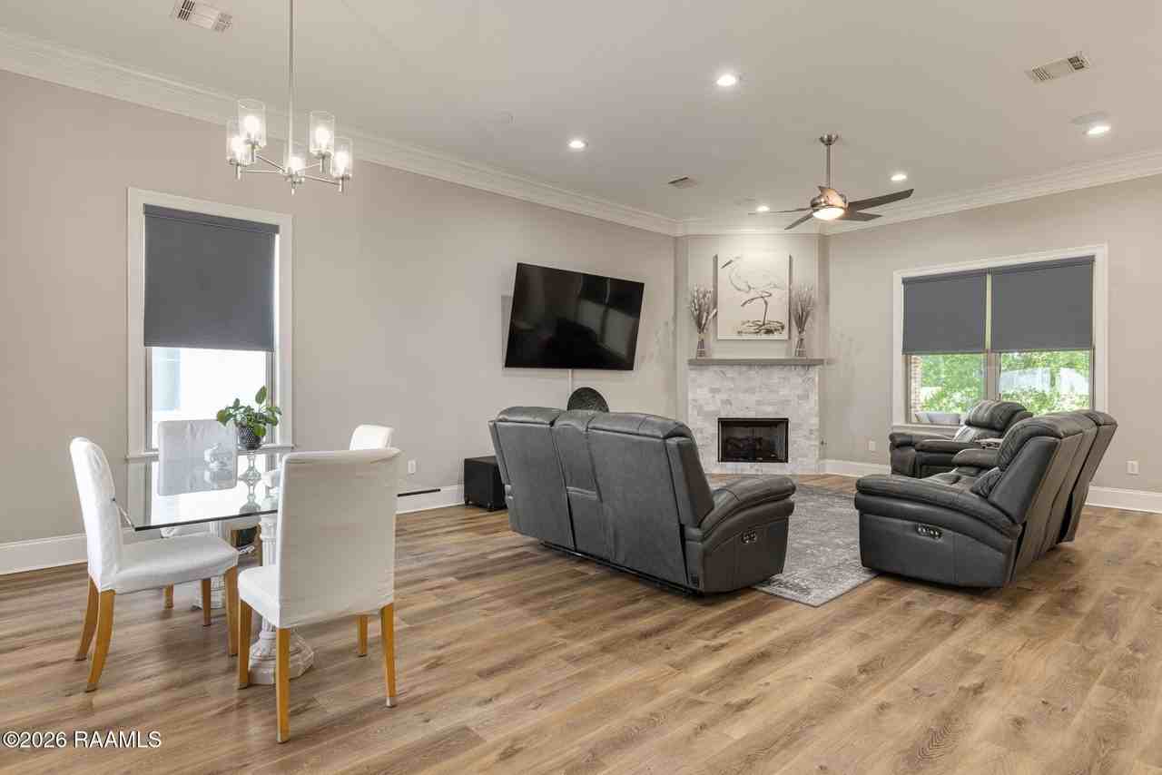 204 Redfern St - Photo 4 of 22