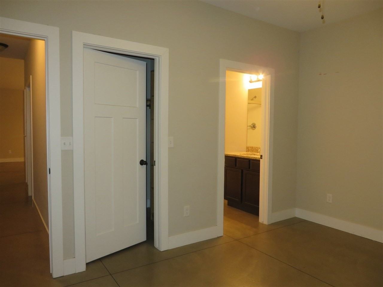 6426 S Vassar Ave - Photo 6 of 16