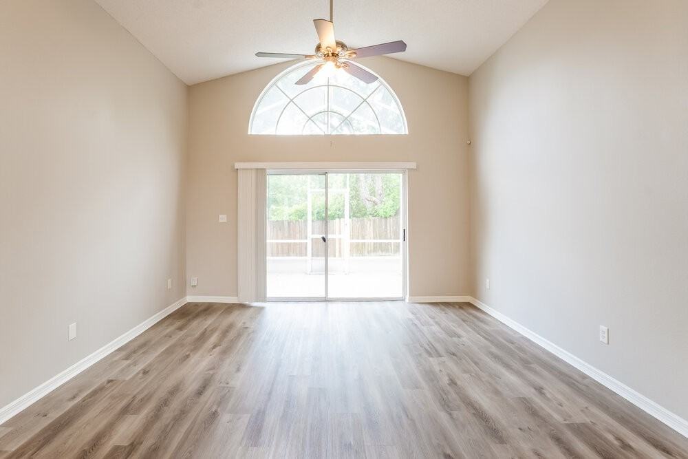7920 Oakstone Ct - Photo 4 of 16
