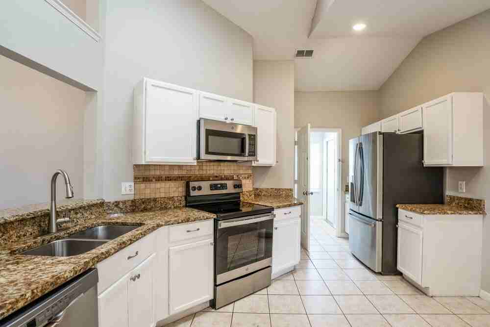 7920 Oakstone Ct - Photo 5 of 16