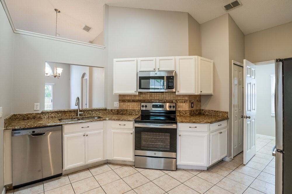 7920 Oakstone Ct - Photo 6 of 16