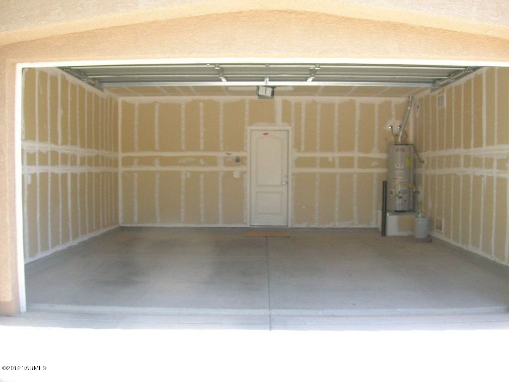 9008 N Roebling Dr - Photo 4 of 21