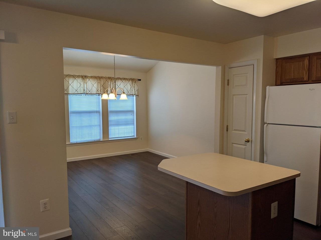 625 Village Ct - Photo 5 of 30
