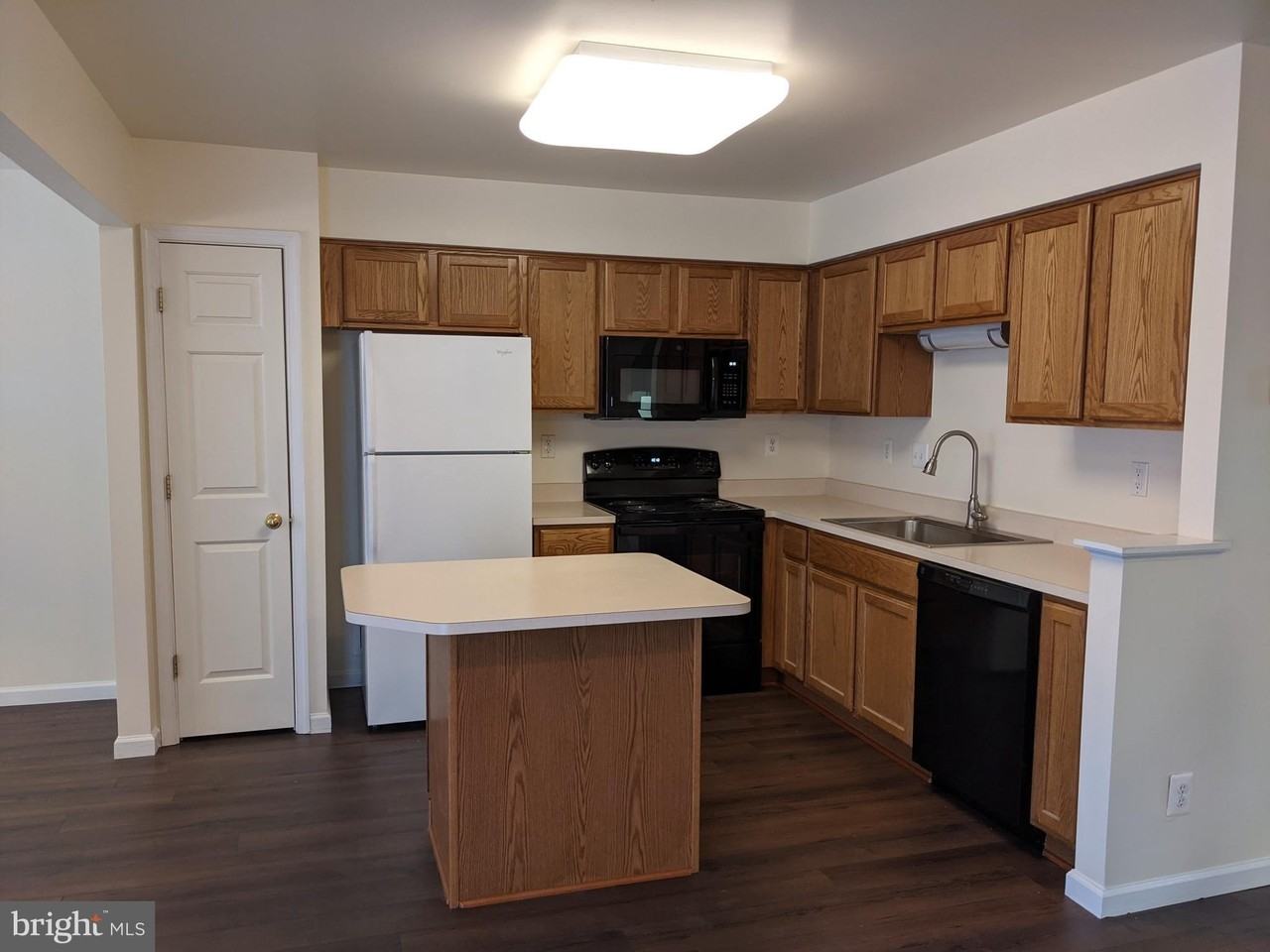625 Village Ct - Photo 6 of 30
