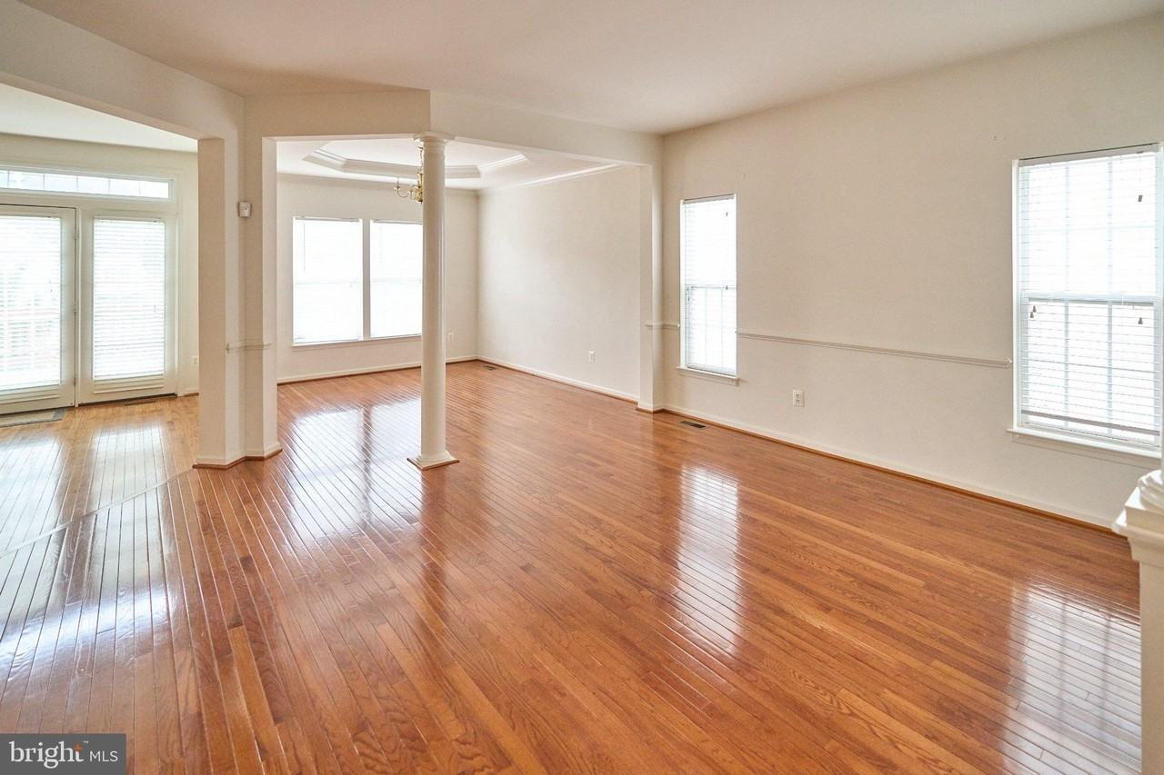 6811 Morning Brook Ter - Photo 7 of 37