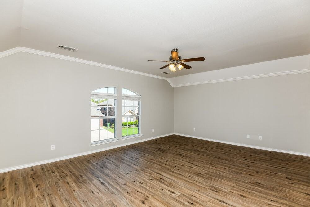 6910 Shore Breeze Ct - Photo 4 of 17