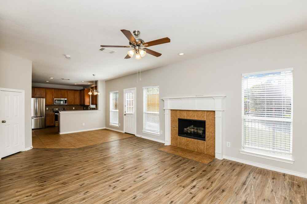 6910 Shore Breeze Ct - Photo 5 of 17