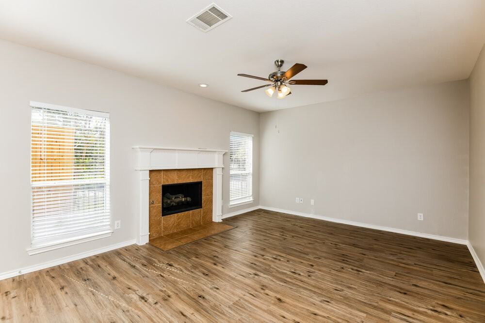 6910 Shore Breeze Ct - Photo 6 of 17