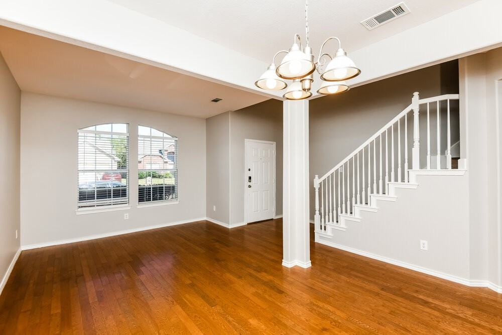 6910 Shore Breeze Ct - Photo 7 of 17