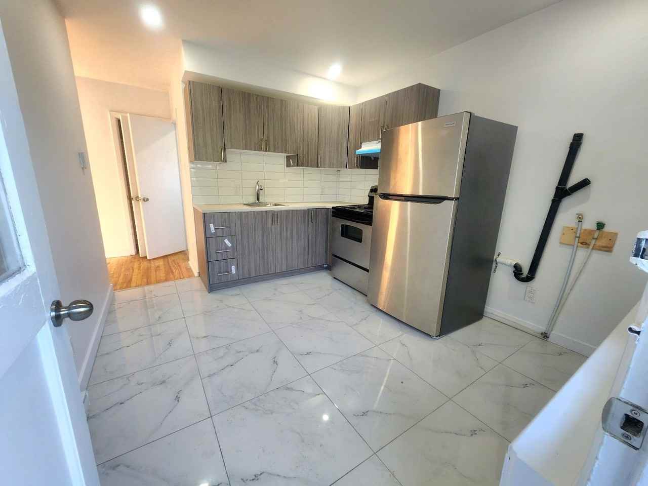 6220 Rue Hamilton #7 - Photo 6 of 15