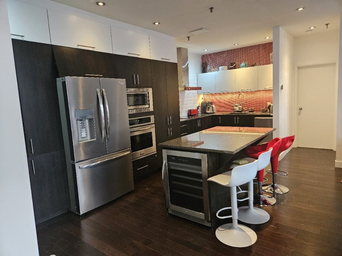 6891 Avenue Christophe-Colomb #305 - Photo 3 of 14