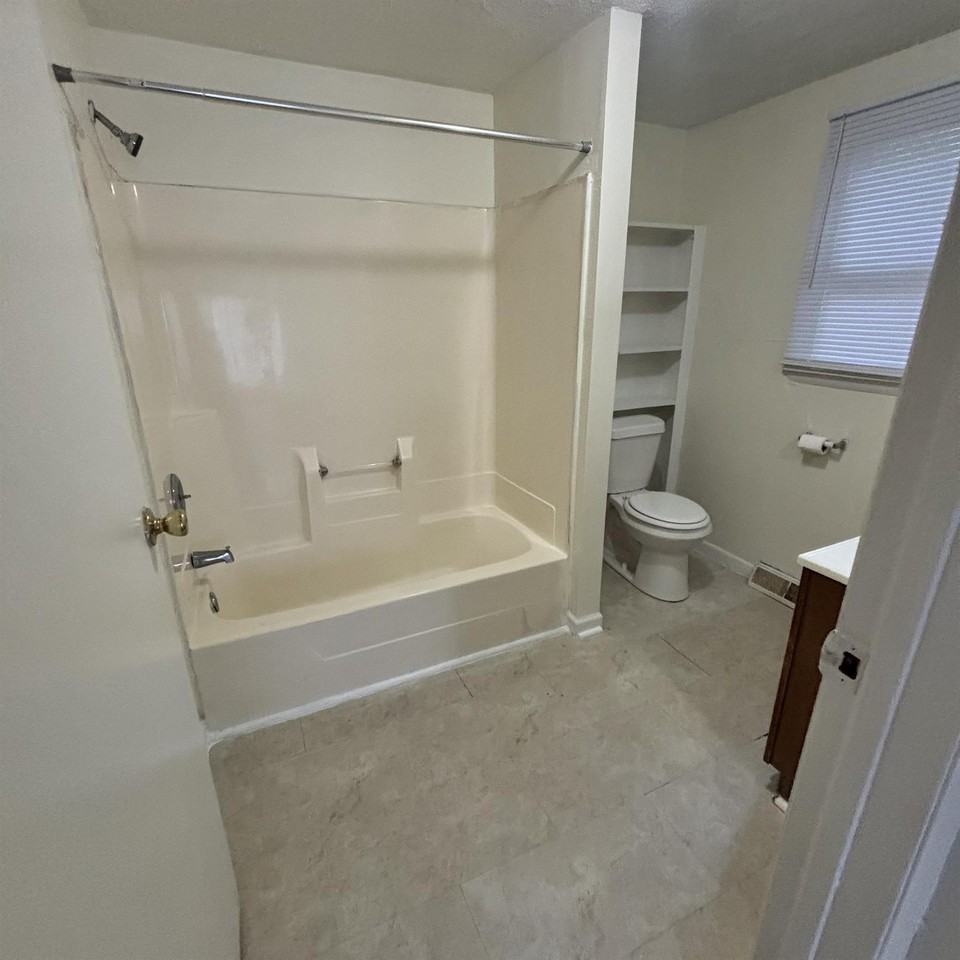 3515 Bergman Avenue - Photo 5 of 10