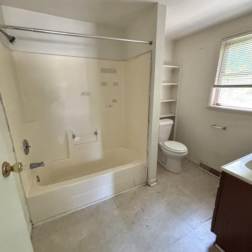 3515 Bergman Avenue - Photo 6 of 10