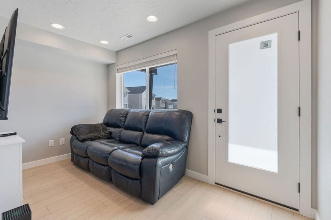 6831 Silver Creek Dr #1249880P - Photo 4 of 50