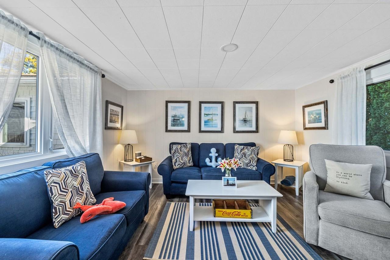 8 Railroad Ave #1532212P - Photo 4 of 28