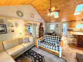 featured image of 3 Clark Ln