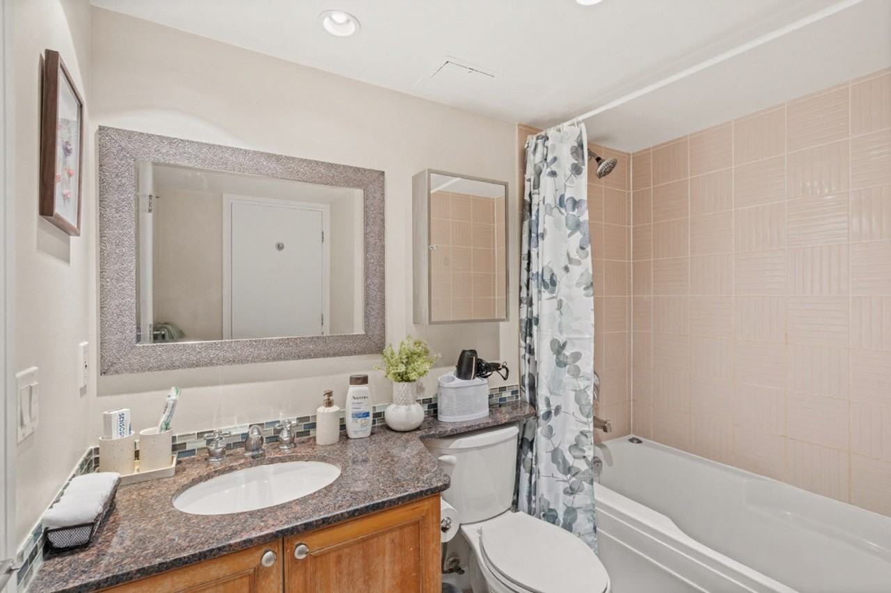 1723 Alberni St #1539006P - Photo 7 of 10