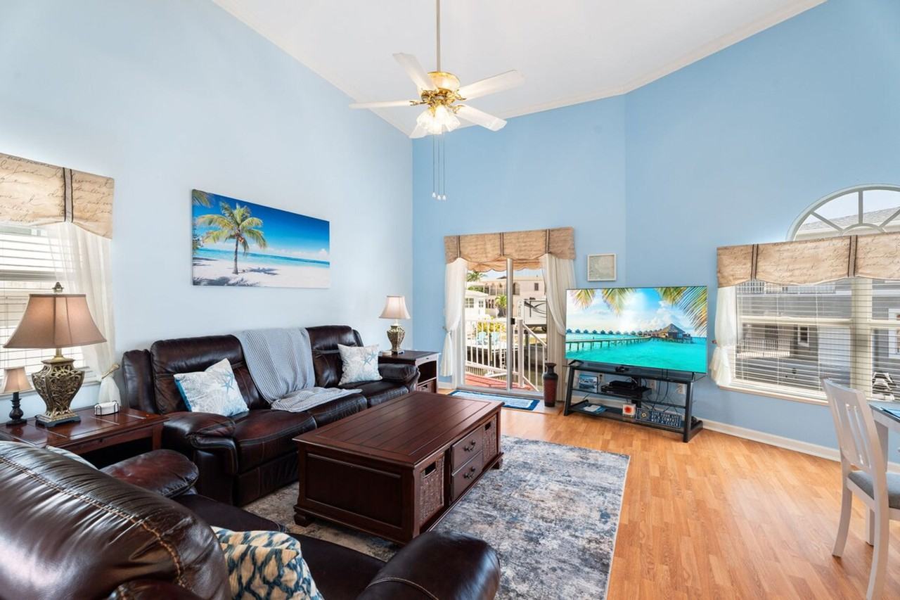 1142 Nettles Blvd #1537524P - Photo 2 of 24