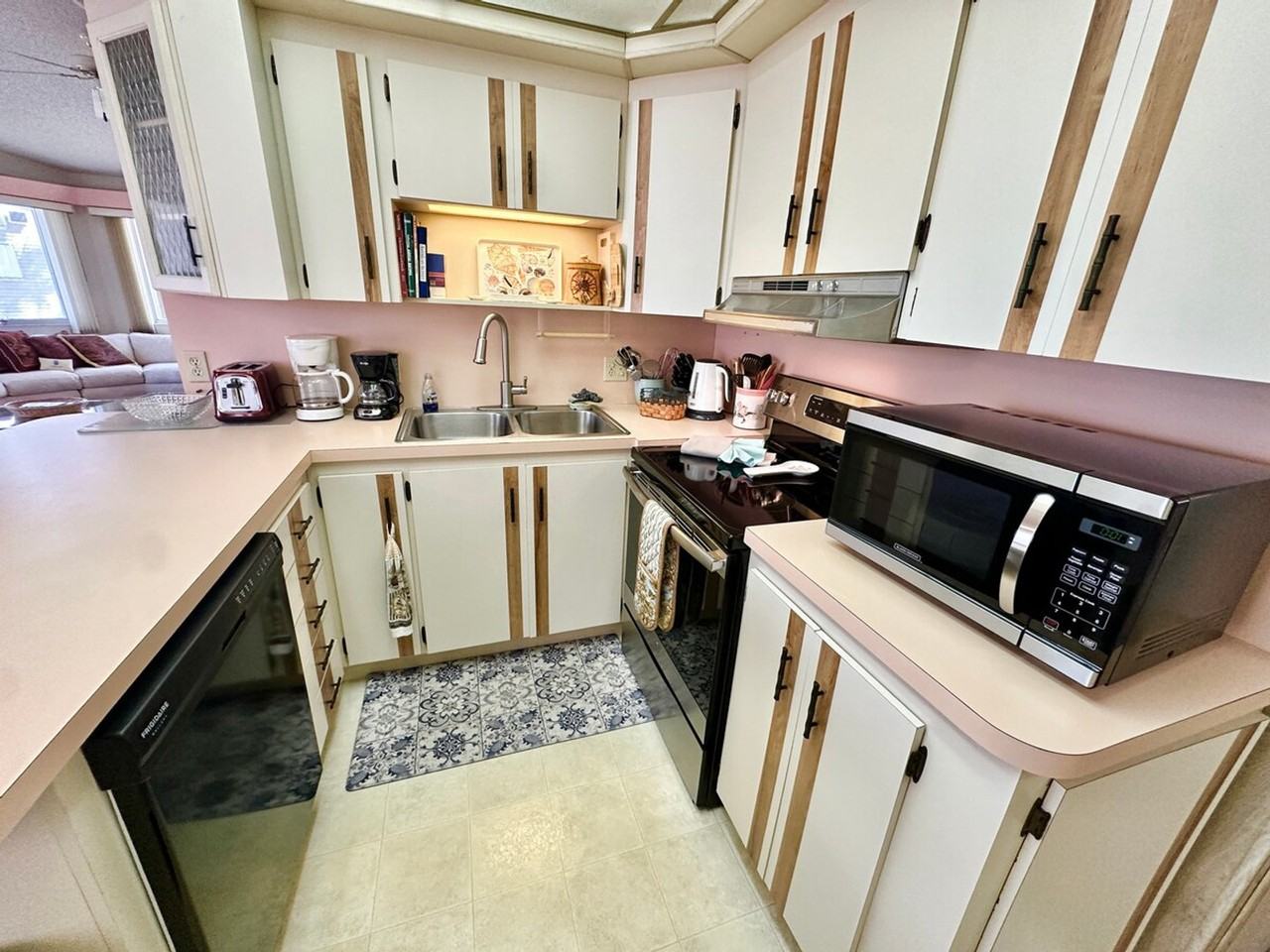 1253 Nettles Blvd #1537488P - Photo 6 of 13