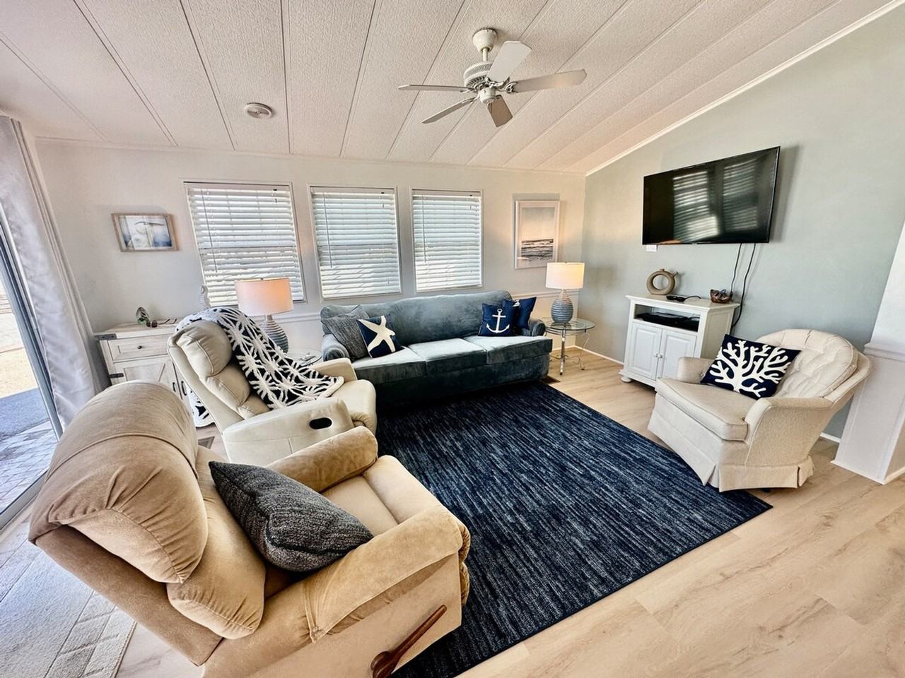 274 Nettles Blvd #1537522P - Photo 3 of 15