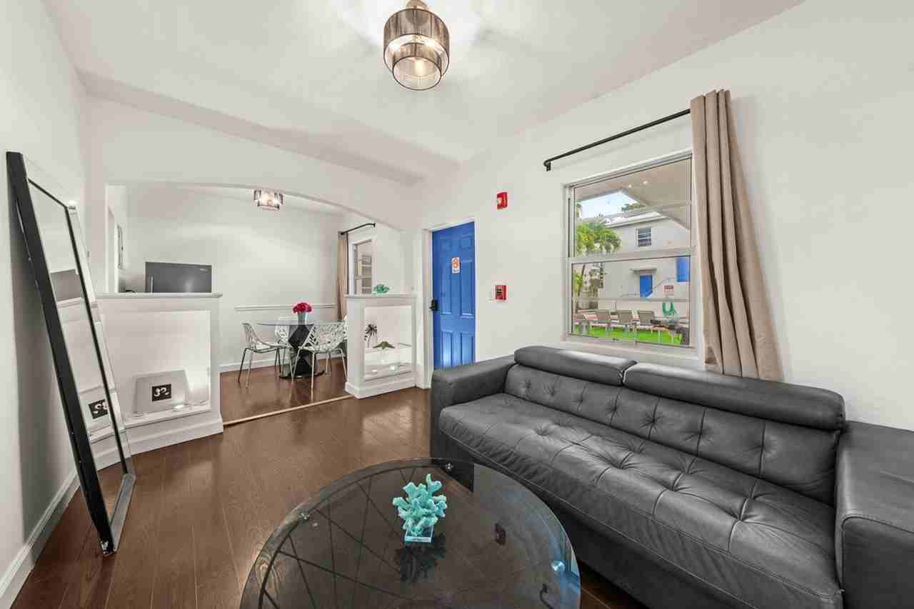 937 Michigan Ave #1540444P - Photo 2 of 16