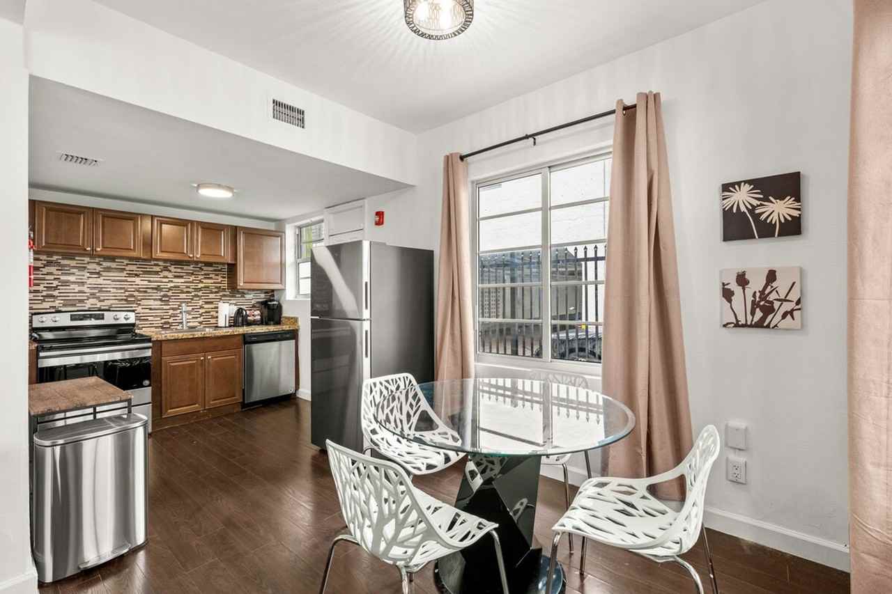 937 Michigan Ave #1540444P - Photo 5 of 16