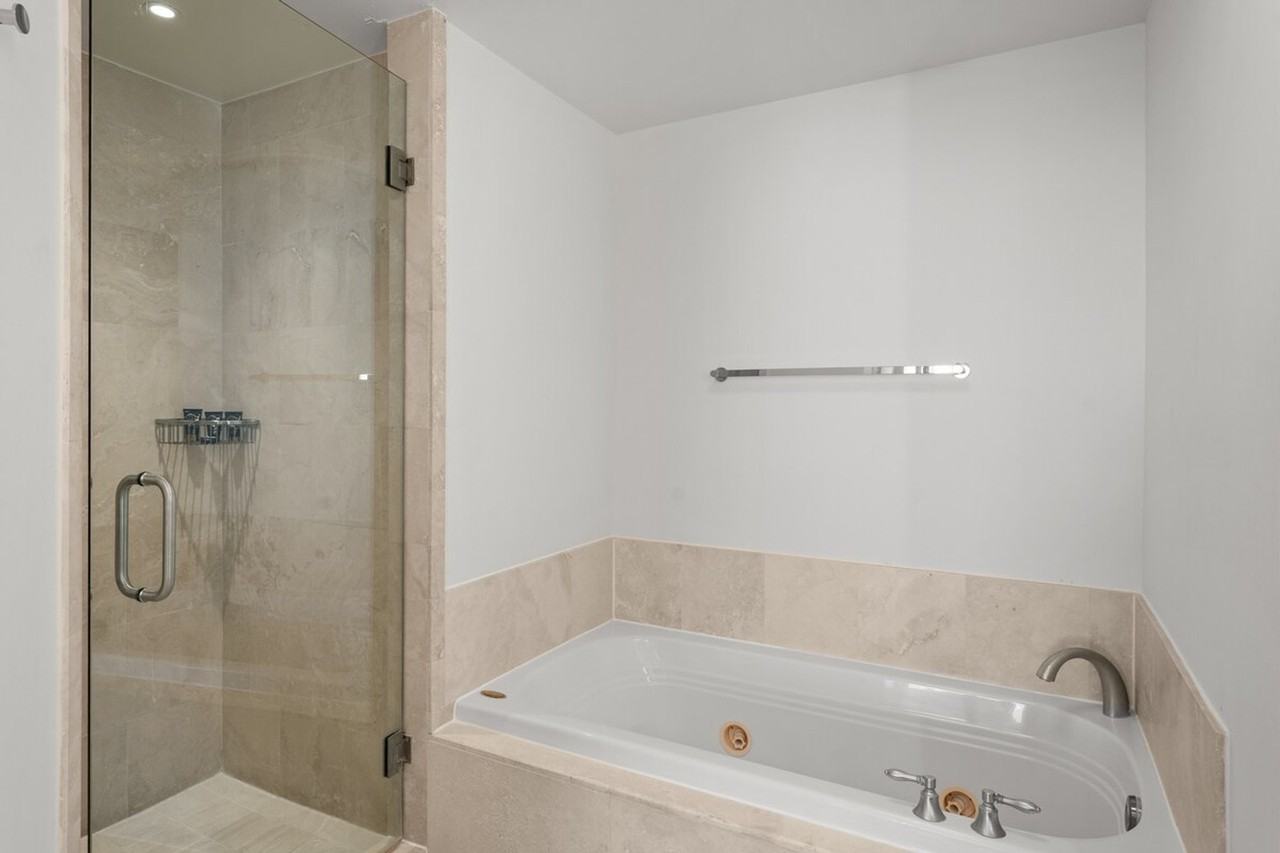4391 Collins Avenue - Photo 5 of 20