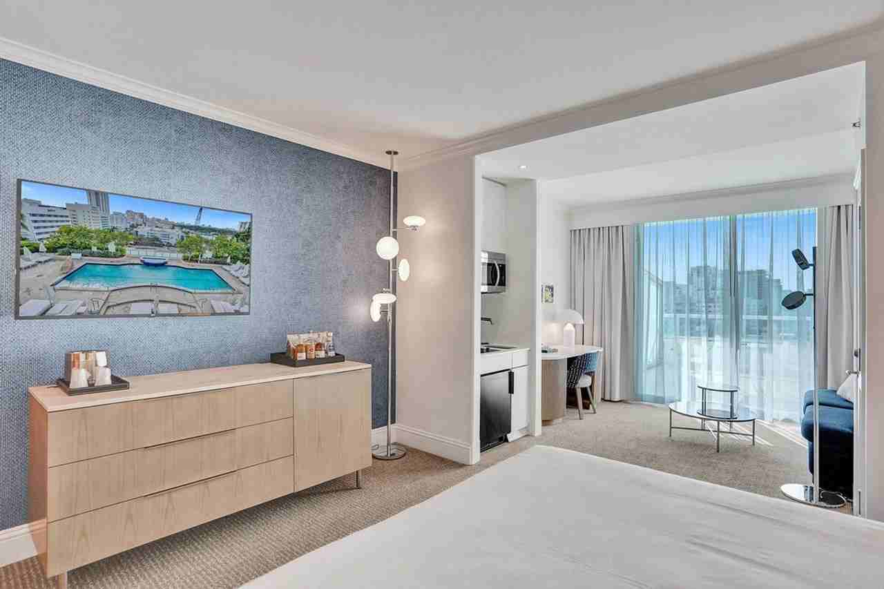 4441 Collins Ave #1540460P - Photo 2 of 30