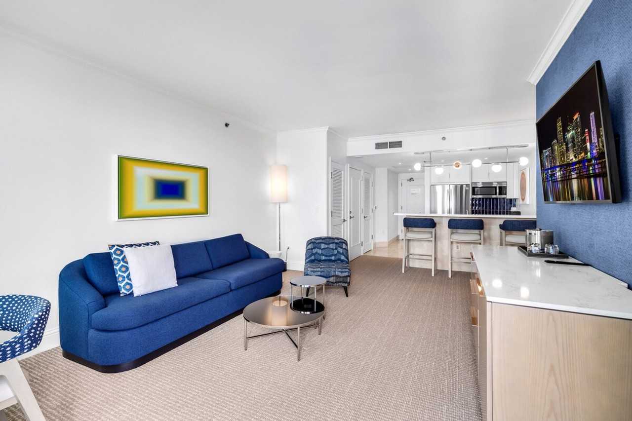 4390 Collins Avenue - Photo 3 of 31