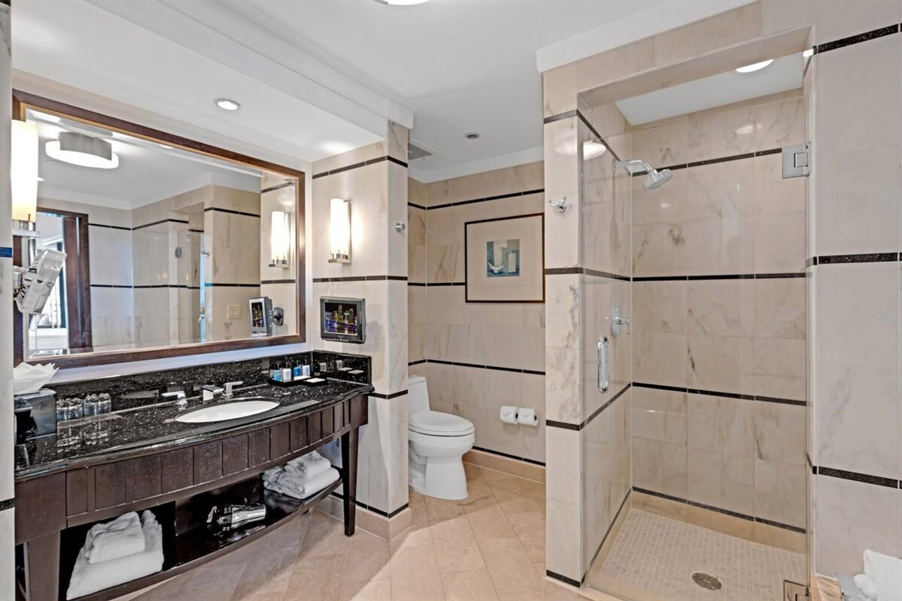 4360 Collins Ave #1540557P - Photo 3 of 15