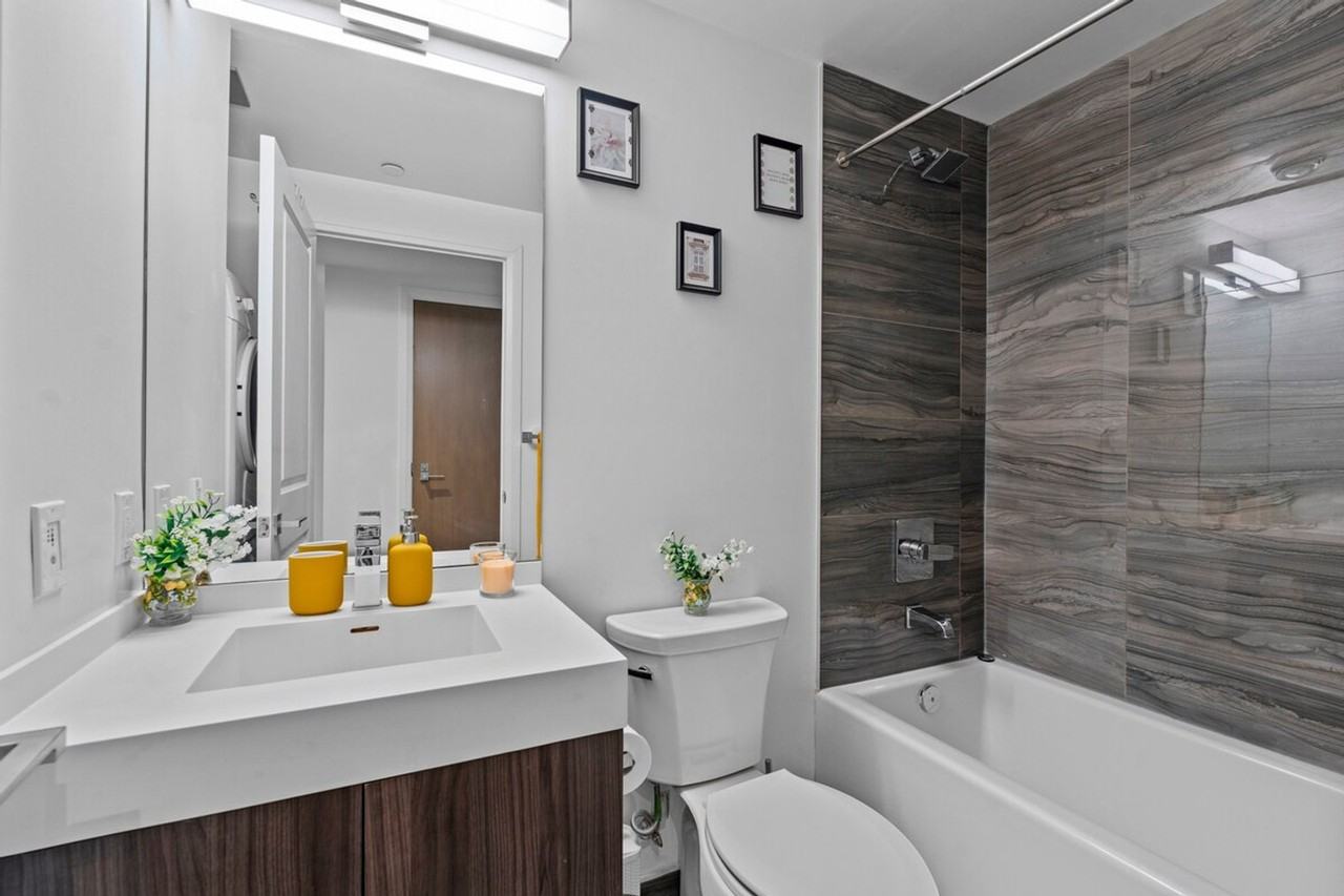 251 Jarvis St #1540713P - Photo 4 of 14