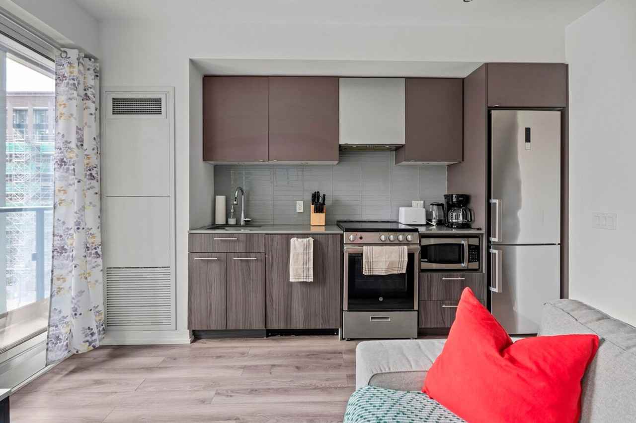 251 Jarvis St #1540713P - Photo 6 of 14
