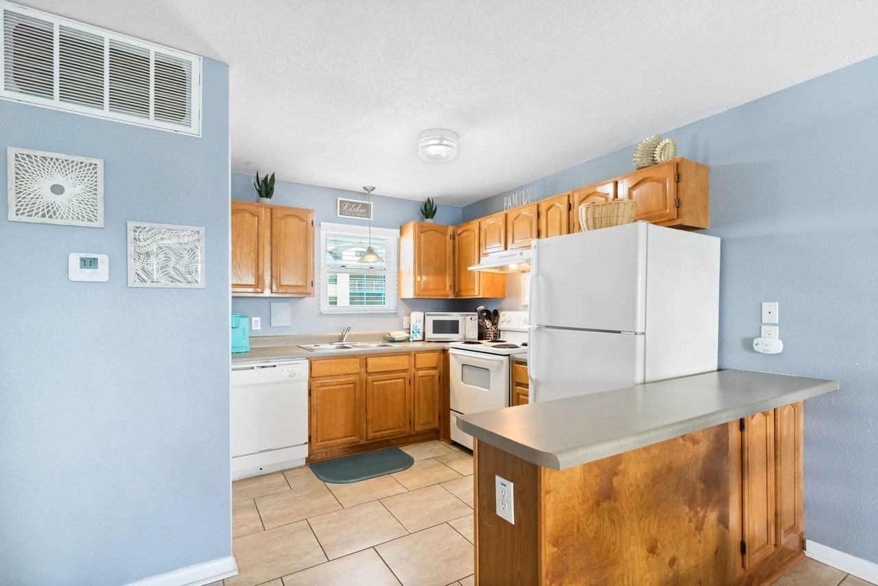 1159 W Beach Blvd #1541225P - Photo 7 of 17