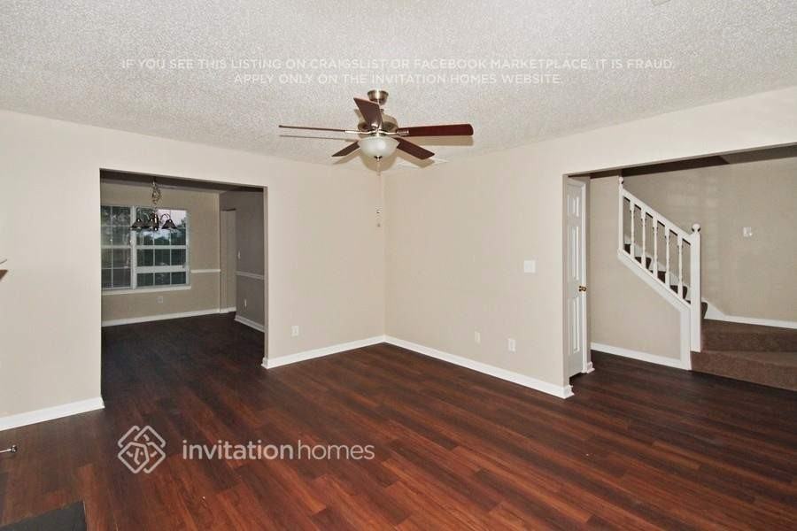 4350 Reserve Hill Xing - Photo 4 of 17