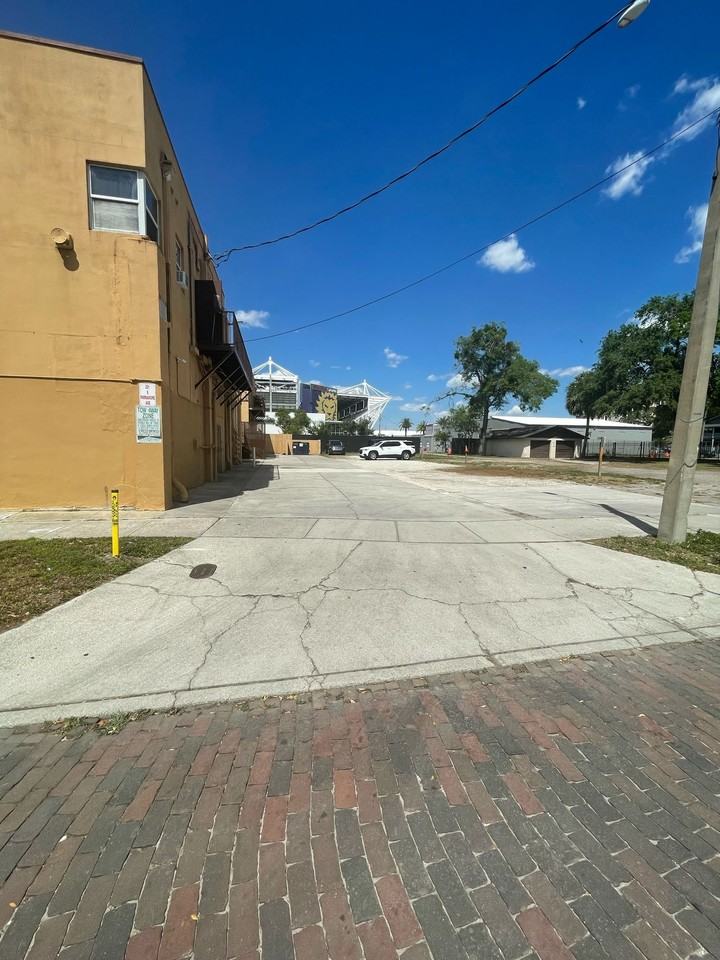 219 South Parramore Avenue #2B - Photo 7 of 19