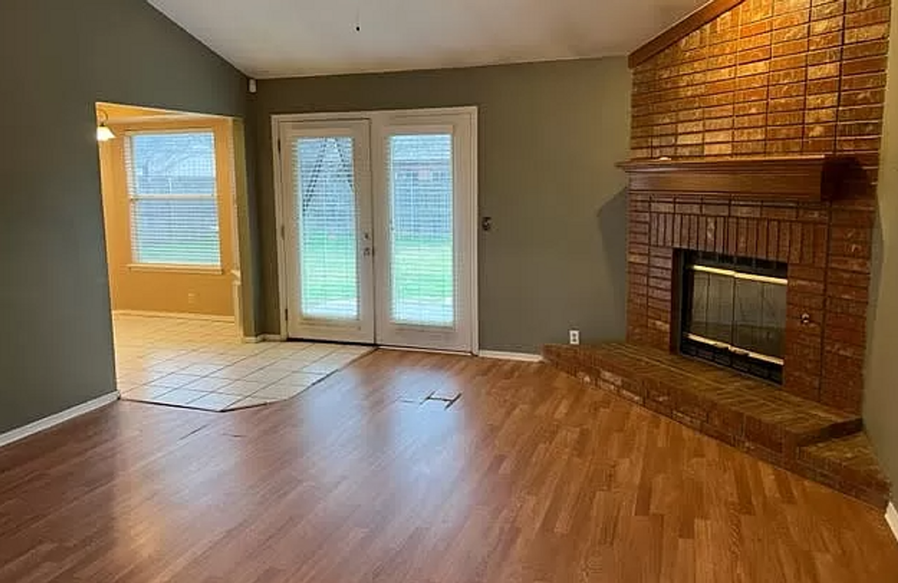 10501 Nw 45th St - Photo 2 of 4