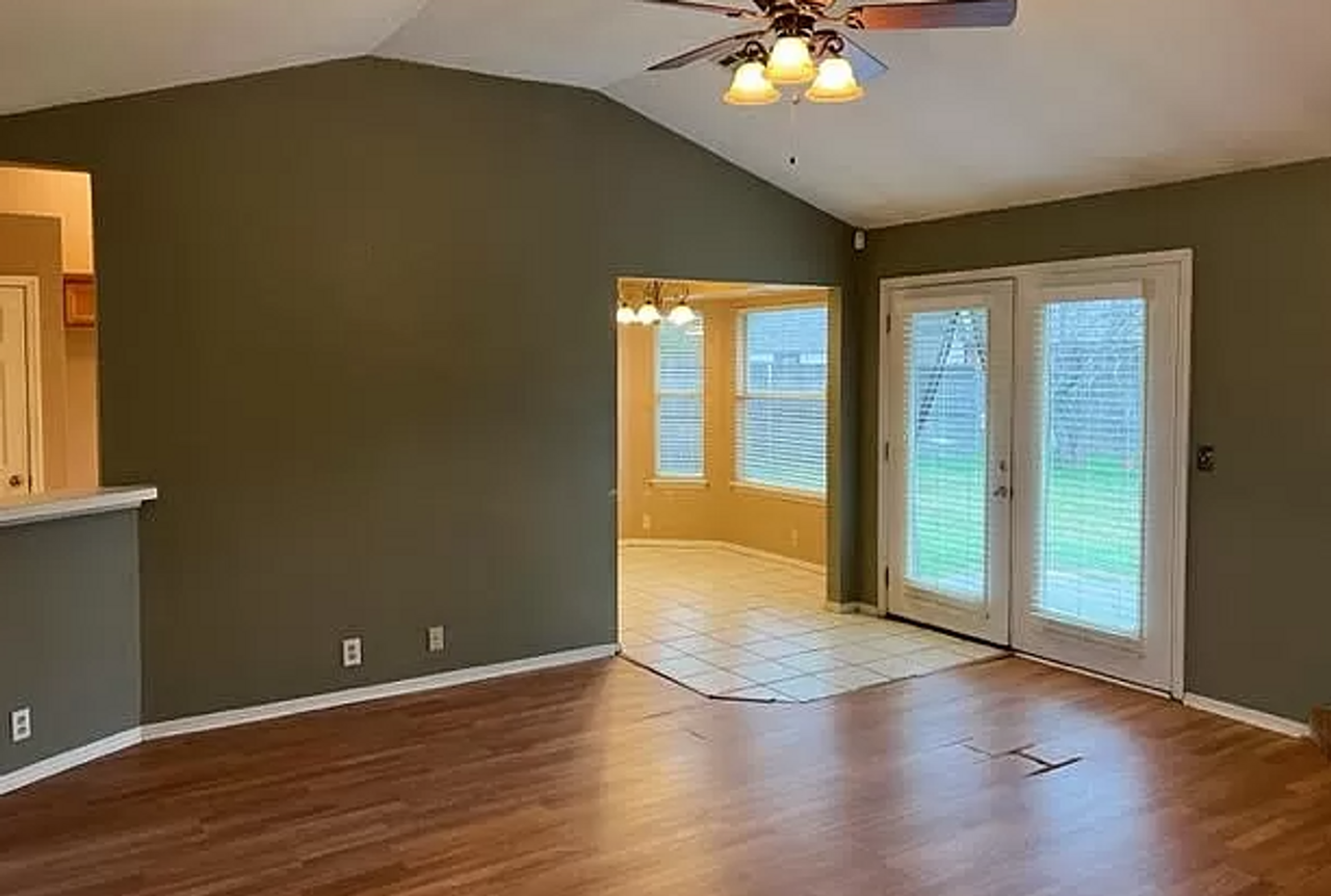 10501 Nw 45th St - Photo 3 of 4