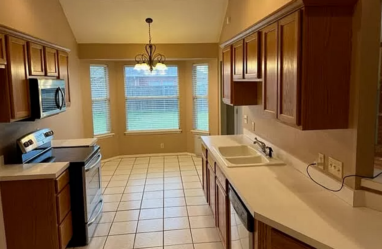 10501 Nw 45th St - Photo 4 of 4