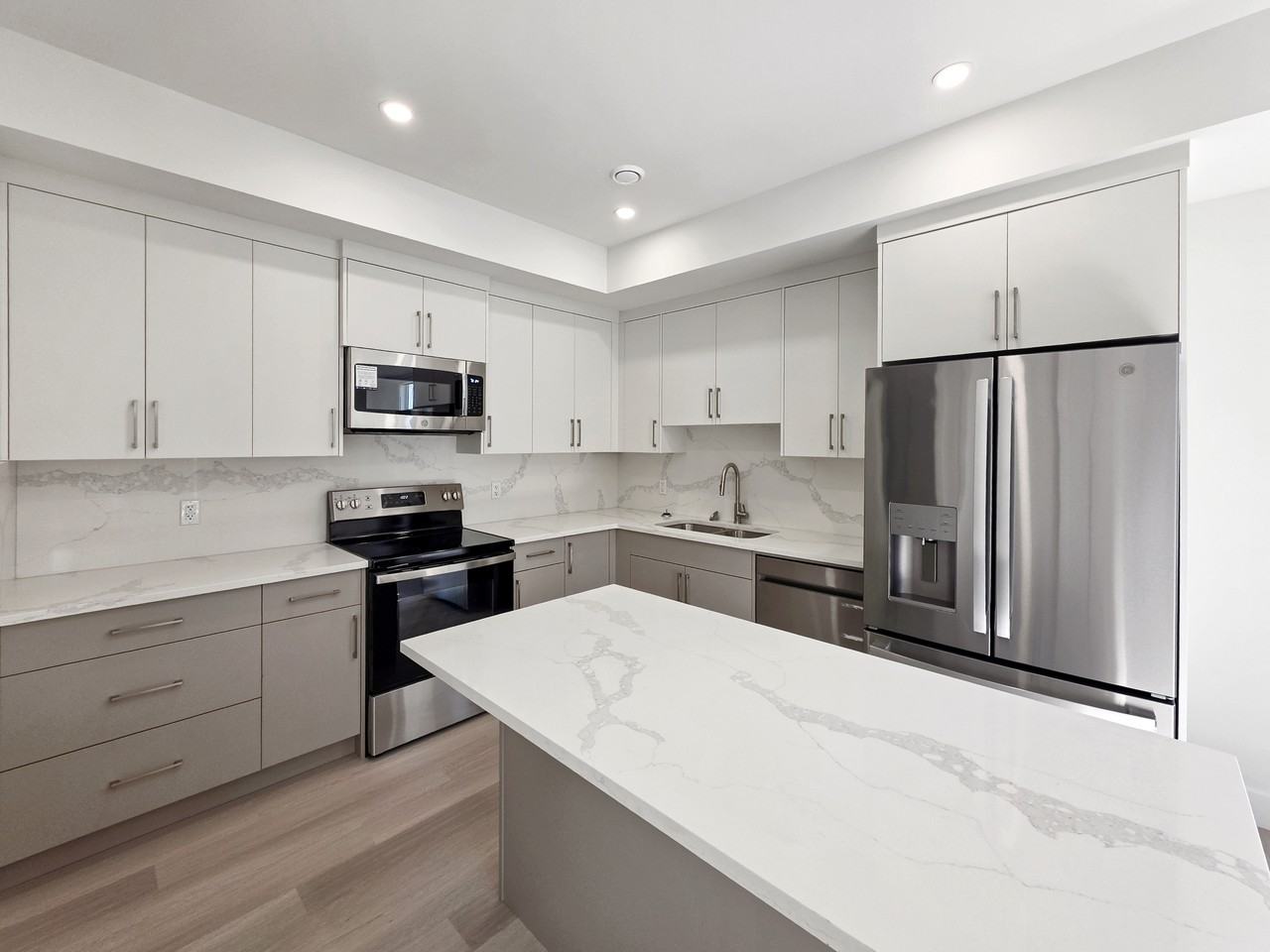 7412 34 Ave Nw #1 - Photo 4 of 18