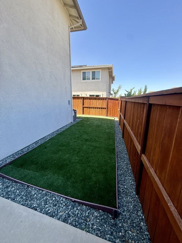 975 Franklin St #1 - Photo 4 of 33