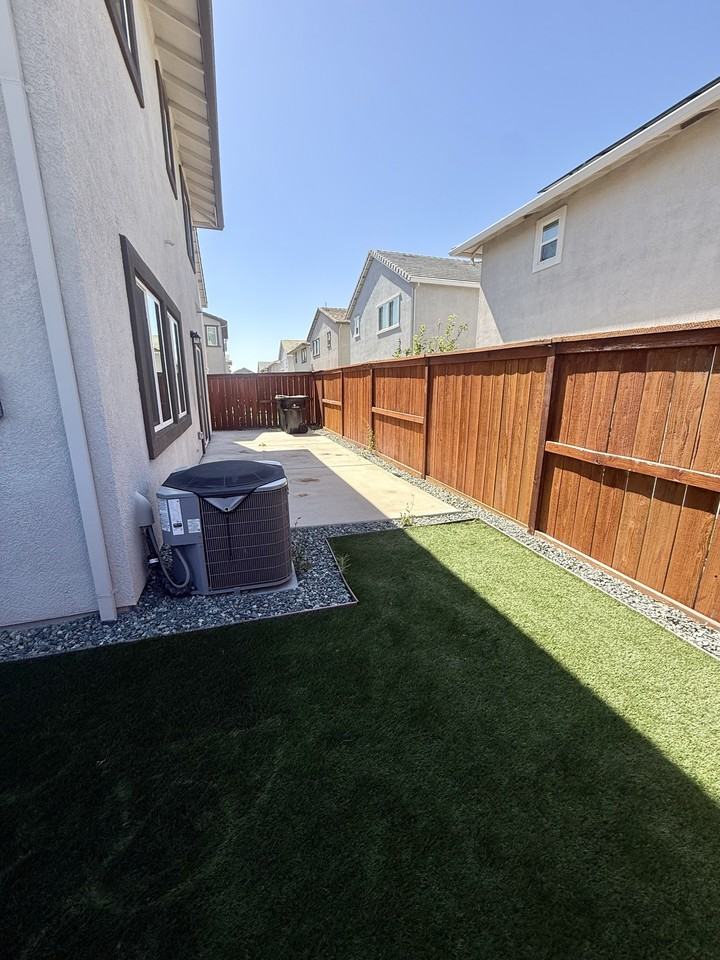 975 Franklin St #1 - Photo 5 of 33