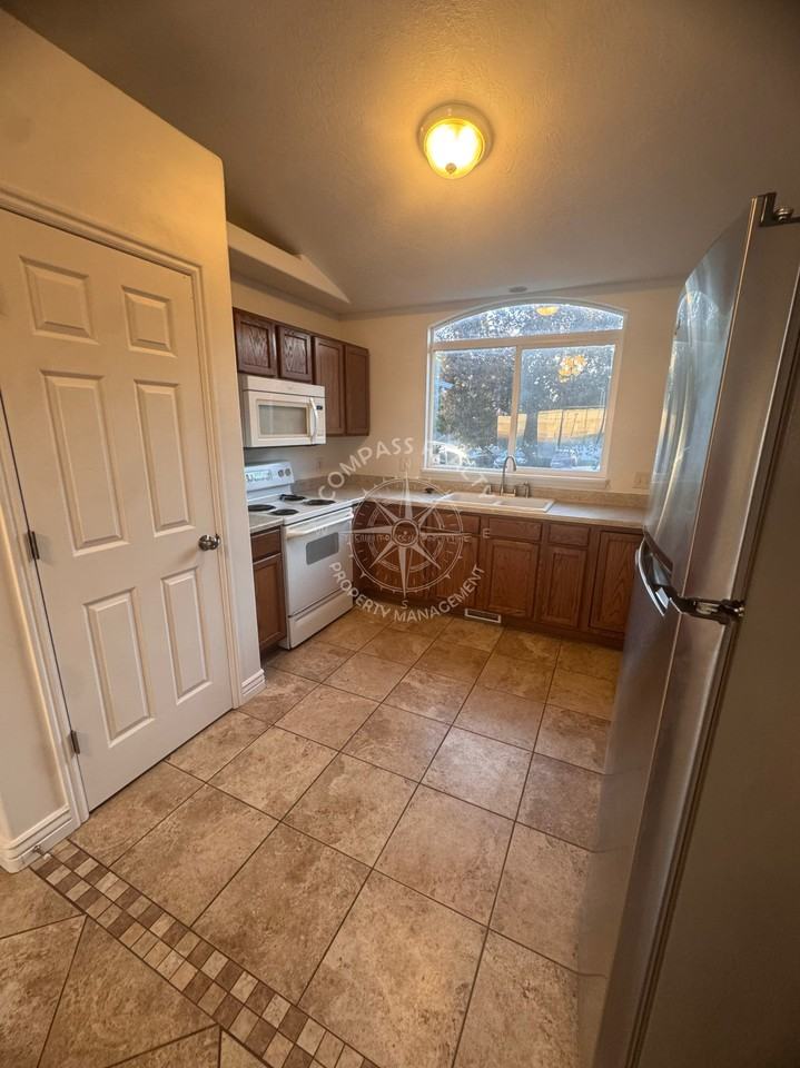 185 Crystal Bay Dr #1 - Photo 5 of 8