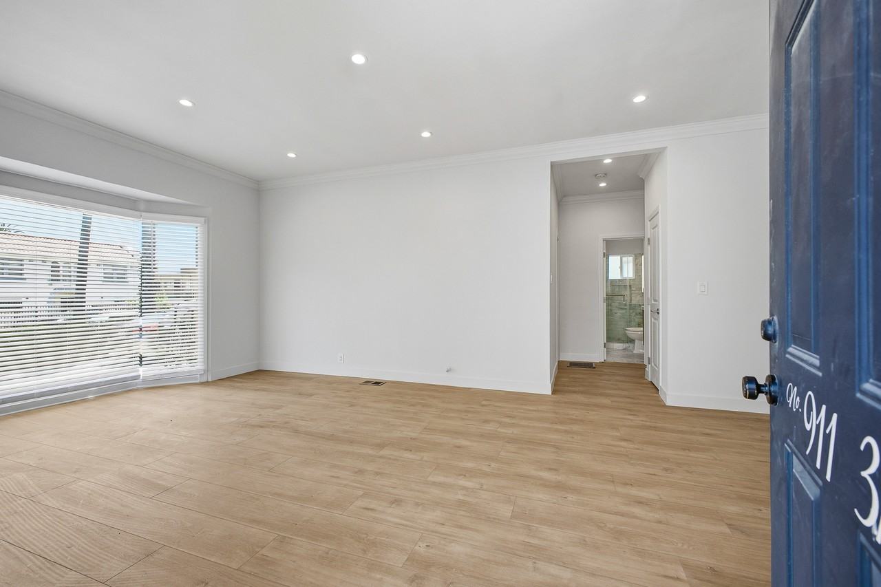 911 South Kenmore Avenue #3/4 - Photo 6 of 13