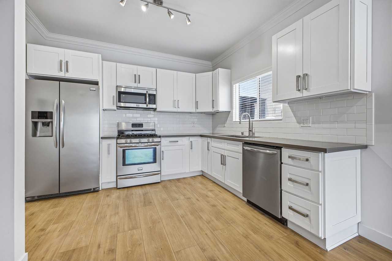 911 South Kenmore Avenue #3/4 - Photo 3 of 13