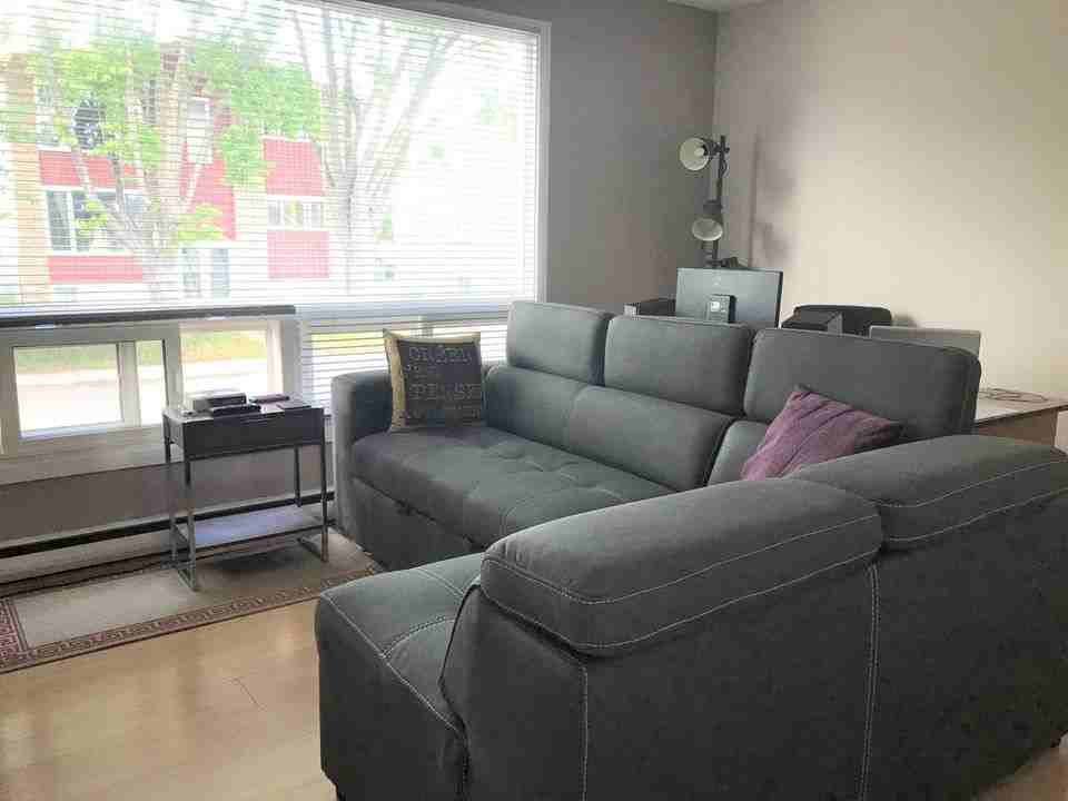 75 Rue Sherbrooke #2 - Photo 2 of 10