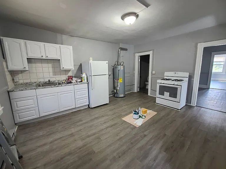 182 Washington St - Photo 2 of 9