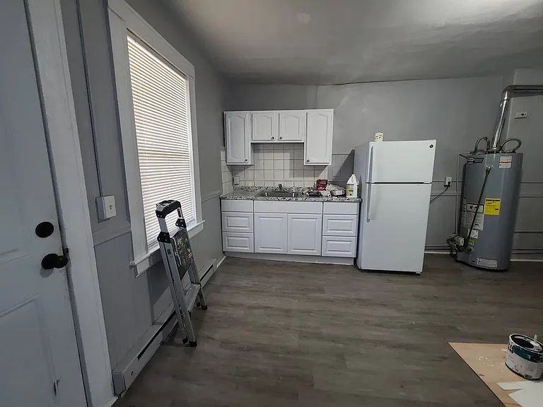 182 Washington St - Photo 3 of 9