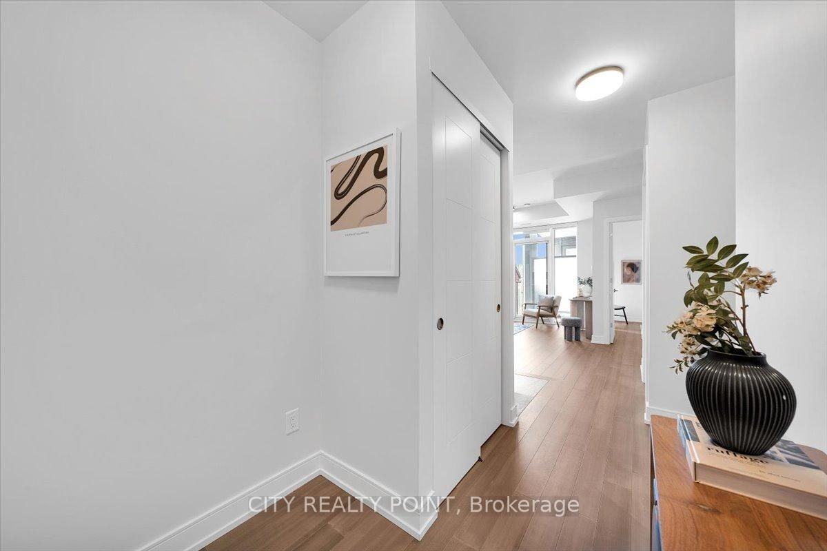 664 Spadina Avenue #216 - Photo 4 of 16