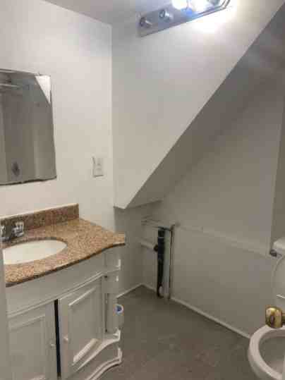 502 Somerset St.  W Ottawa, Ontario K1R 5J7 - Photo 4 of 10