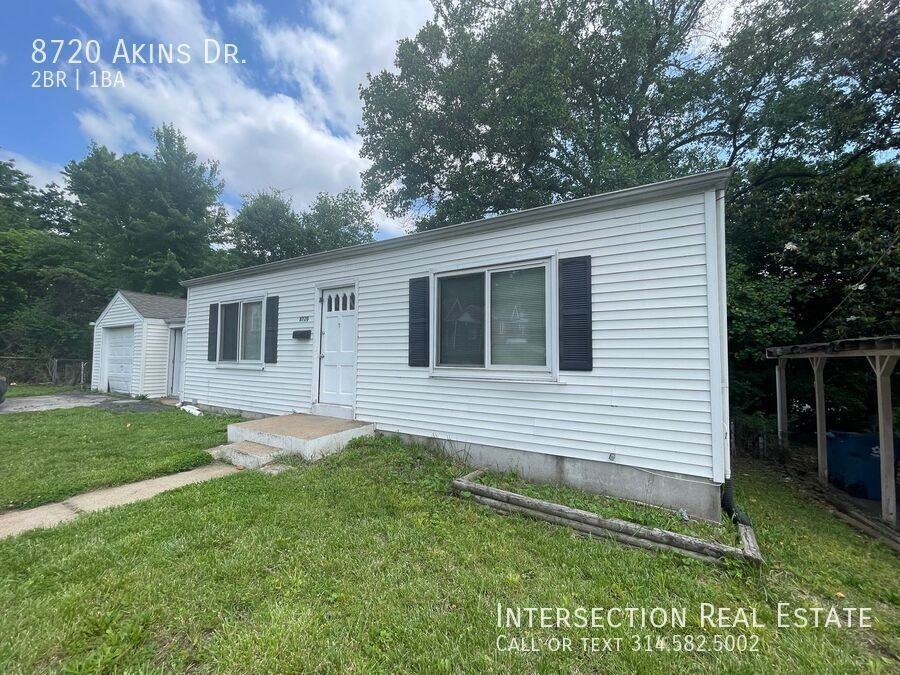 8720 Akins Dr - Photo 2 of 14